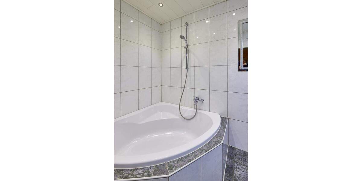 Mehrfamilienhaus, Wohnhaus Krefeld Hüls - 6 Zimmer, 200 m&sup2;, 490.000&euro; | Angebot:25820882
