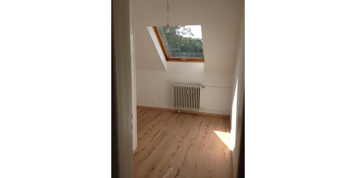 Dachgeschoßwohnung Duisburg Essenberg - 4 Zimmer, 83 m&sup2;, 550&euro; | Angebot:25378652