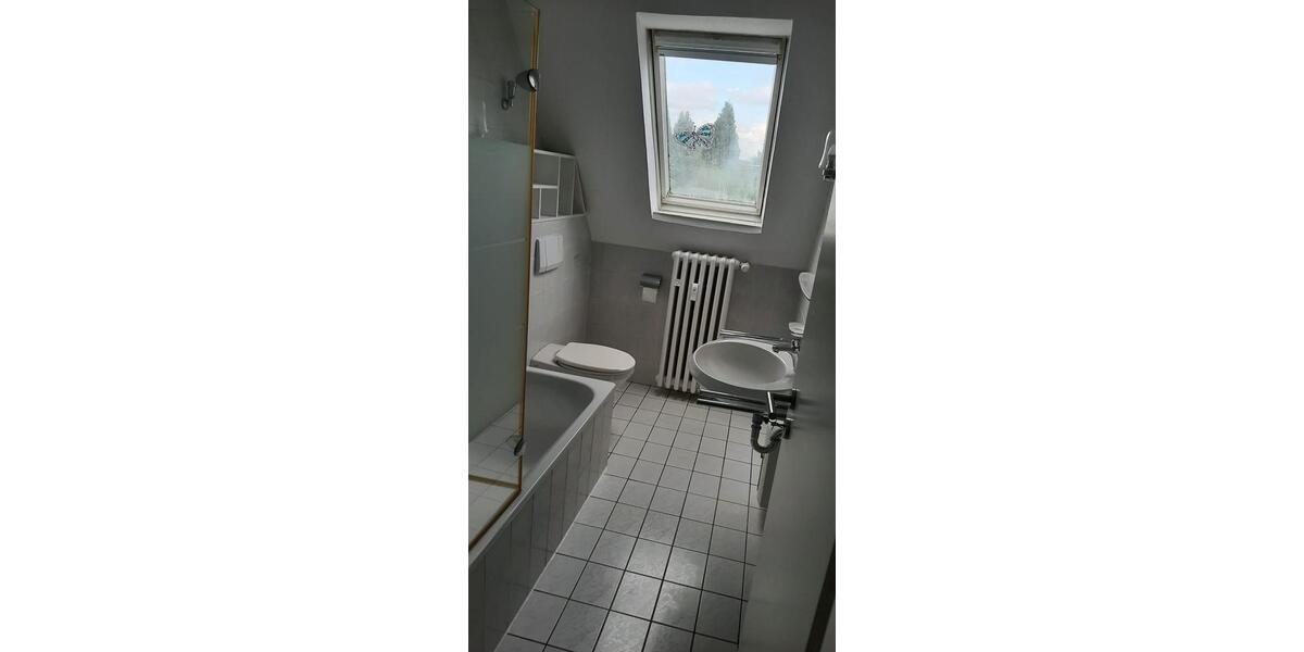 Dachgeschoßwohnung Mönchengladbach West - 3 Zimmer, 63 m&sup2;, 600&euro; | Angebot:25580135