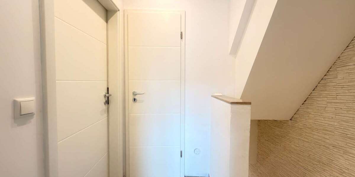 Kernsanierte Doppelhaushälfte mit ca. 106 m² Fläche, Garten, Garage und Einbauküche - Doppelhaushälfte Duisburg Hamborn | Angebot:27052641