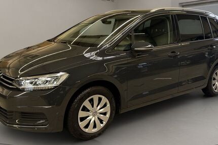VW Touran 101.472 km 23.998 &euro; Krefeld 47805