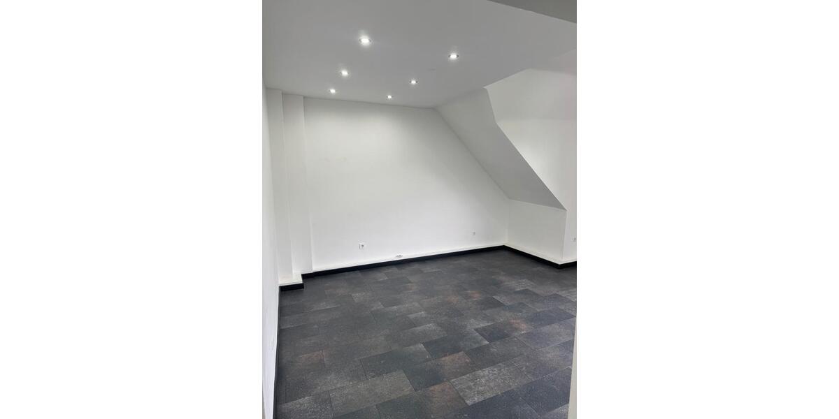 Etagenwohnung Velbert Velbert-Mitte - 2 Zimmer, 95 m&sup2;, 750&euro; | Angebot:26643584