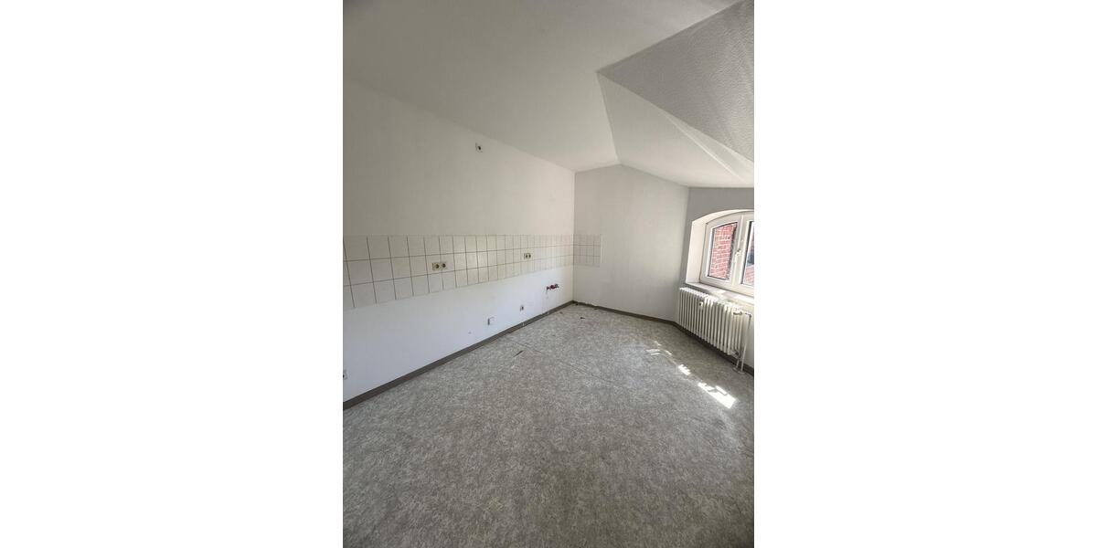 Dachgeschoßwohnung Duisburg Hamborn - 3.5 Zimmer, 68 m&sup2;, 363&euro; | Angebot:26539891