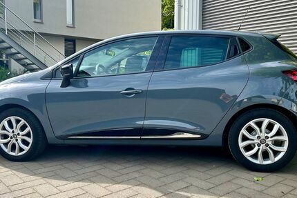 Renault Clio 70.500 km 6.900 &euro; Düsseldorf 40591