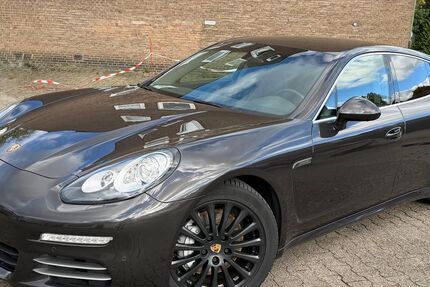 Porsche Panamera 124.111 km 28.900 &euro; Düsseldorf 40597