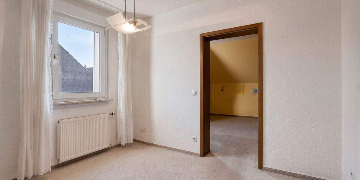 Mehrfamilienhaus, Wohnhaus Oberhausen Buschhausen - 7 Zimmer, 217 m&sup2;, 330.000&euro; | Angebot:25799175