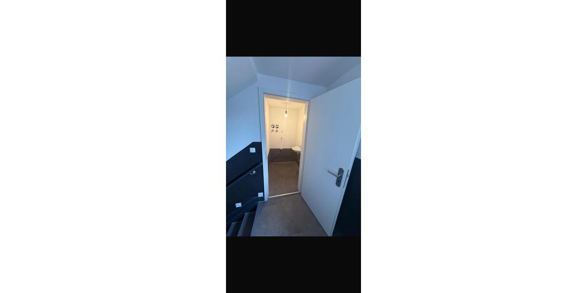 Etagenwohnung Duisburg Rheinhausen - 5 Zimmer, 180 m&sup2;, 1.300&euro; | Angebot:26516432