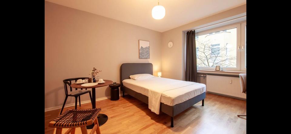 Etagenwohnung Düsseldorf Stadtbezirk 3 - 1 Zimmer, 30 m&sup2;, 1.080&euro; | Angebot:25993006