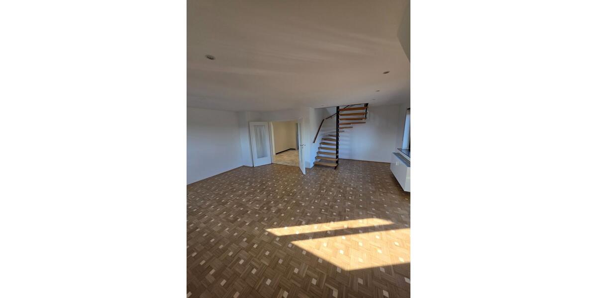 Maisonettenwohnung Mönchengladbach Nord - 4.5 Zimmer, 120 m&sup2;, 1.200&euro; | Angebot:25857283