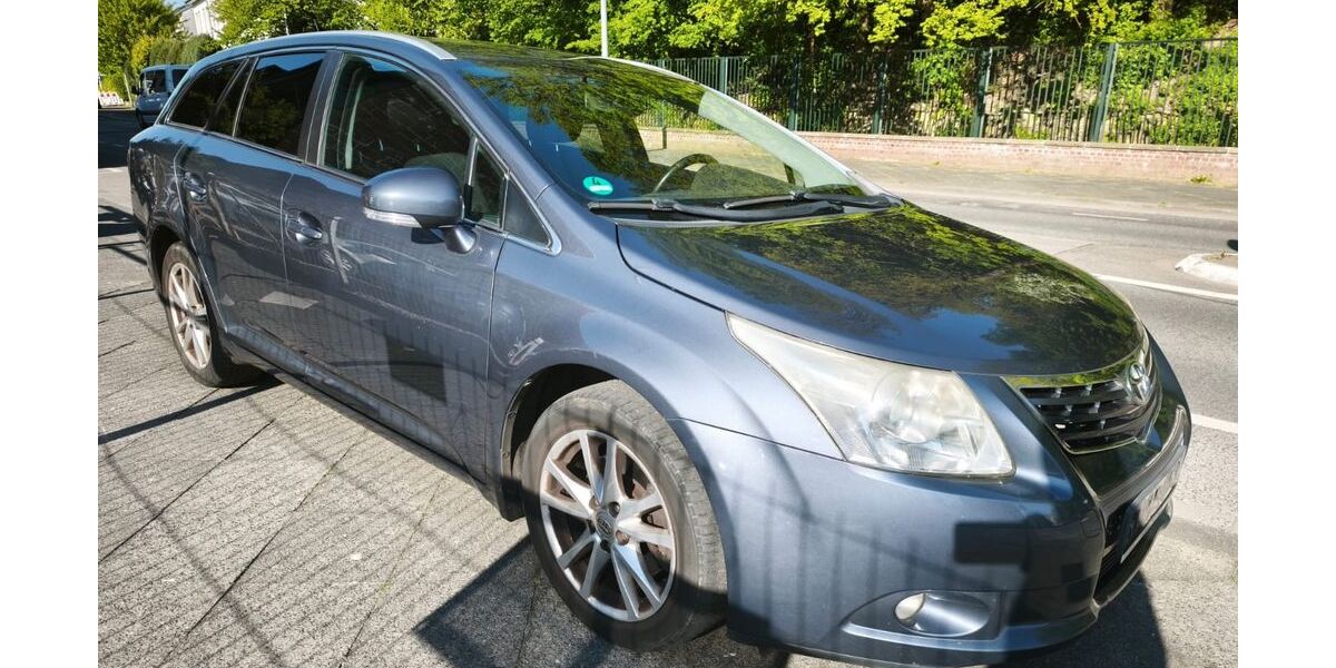 Toyota Avensis 282.000 km 1.650 &euro; Mönchengladbach - Odenkirchen 41199
