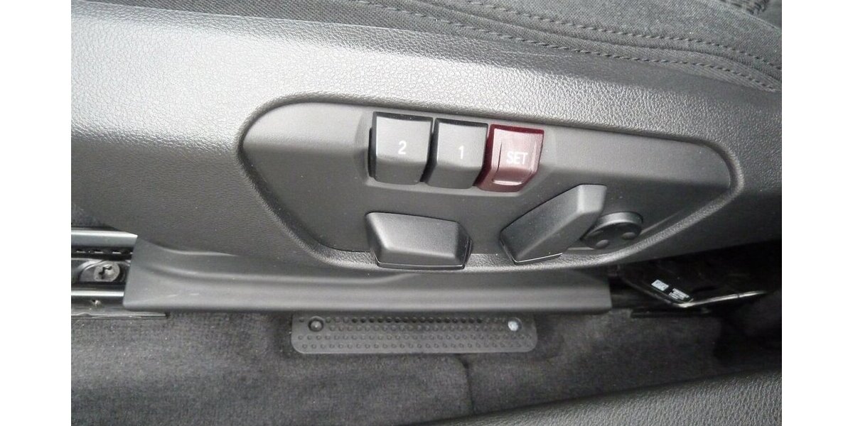 BMW X1 25e X drive Steptronic Navi Head up E-Sitze 154.000 km 16.900 &euro; Ratingen 40885