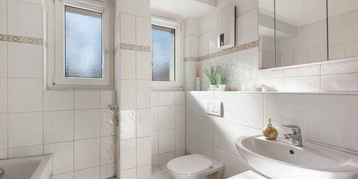 Etagenwohnung Düsseldorf Wersten - 4 Zimmer, 89 m&sup2;, 310.000&euro; | Angebot:26080476