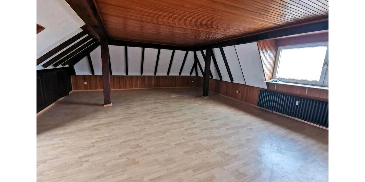 Dachgeschoßwohnung Duisburg Duisburg-Mitte - 5 Zimmer, 110 m&sup2;, 1.250&euro; | Angebot:26553398