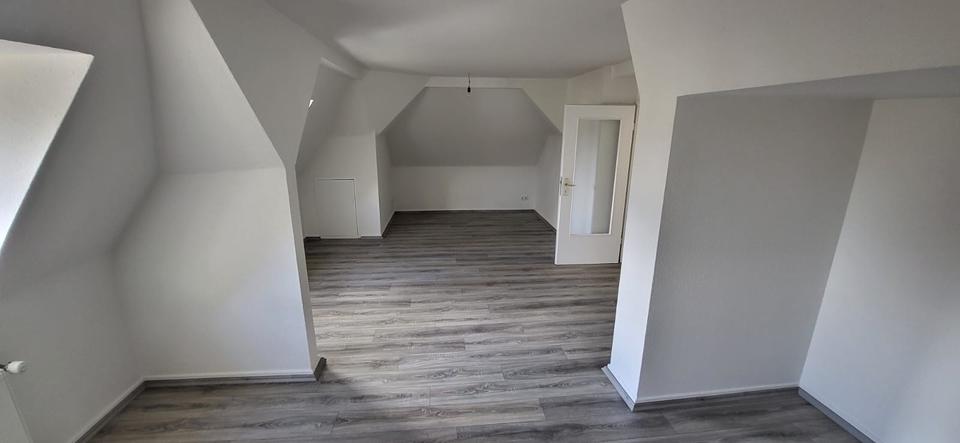 Dachgeschoßwohnung Duisburg Essenberg - 3 Zimmer, 73 m&sup2;, 529&euro; | Angebot:24979248
