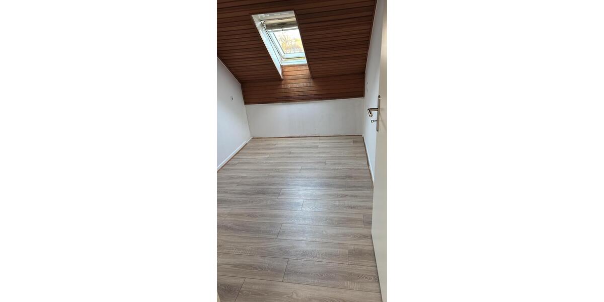 Dachgeschoßwohnung Oberhausen - 2 Zimmer, 45 m&sup2;, 650&euro; | Angebot:25967612