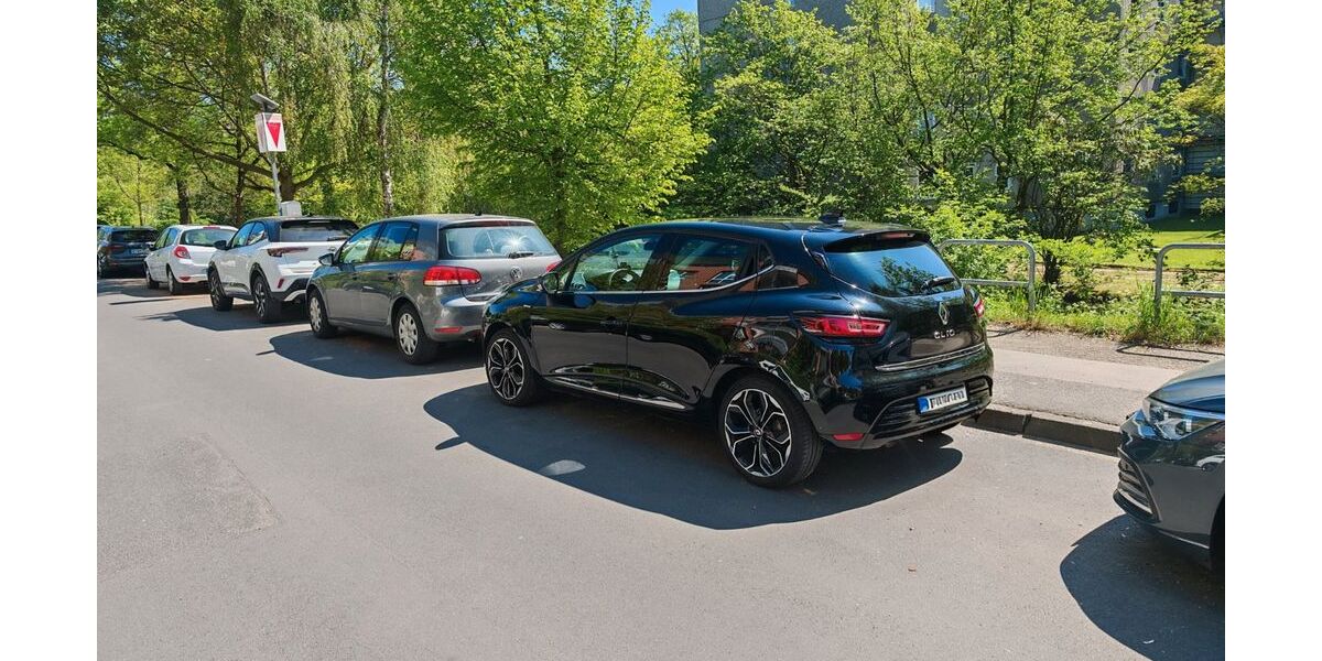 Renault Clio 77.800 km 8.900 &euro; dusseldorf 40223