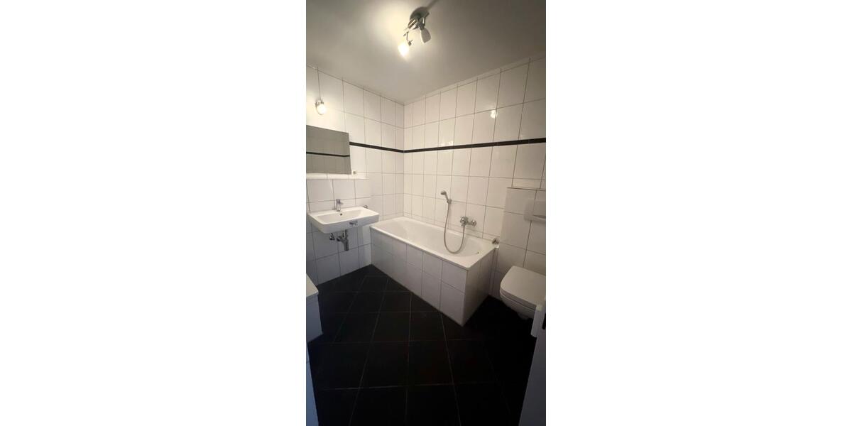 Dachgeschoßwohnung Mönchengladbach Ost - 2 Zimmer, 65 m&sup2;, 900&euro; | Angebot:25903163