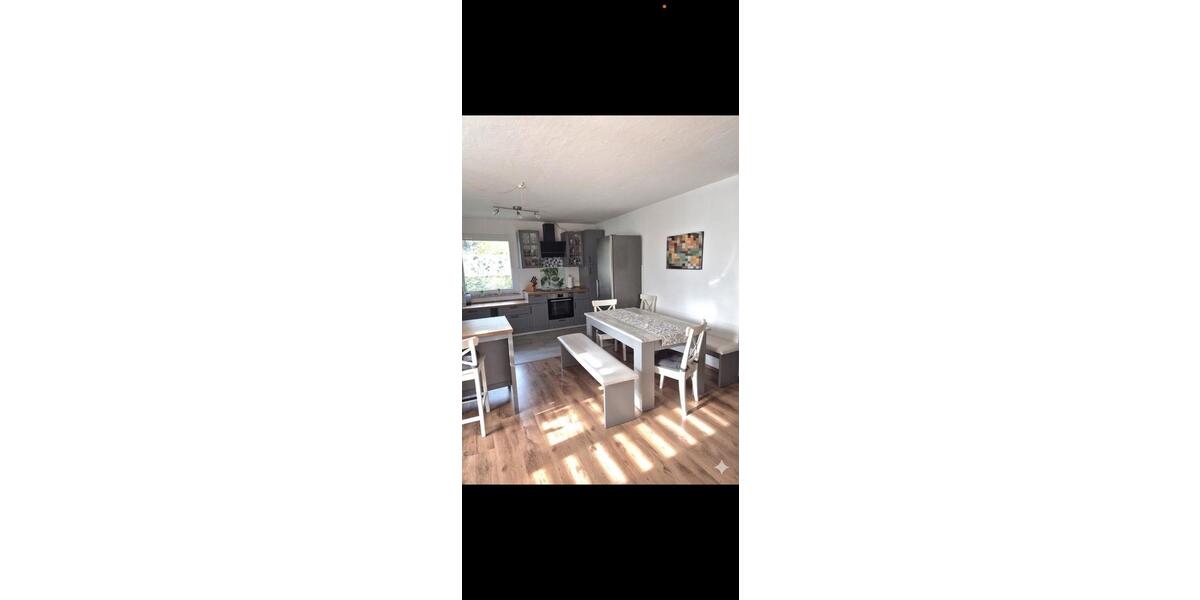 Etagenwohnung Velbert Pöthen - 4 Zimmer, 120 m&sup2;, 1.150&euro; | Angebot:26482667