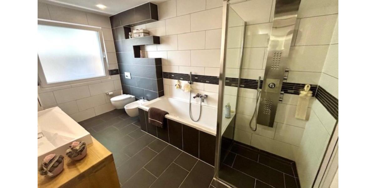 Einfamilienhaus Monheim am Rhein - 7 Zimmer, 200 m&sup2;, 699.000&euro; | Angebot:25148317