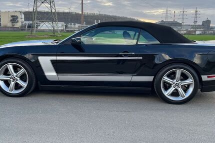 Ford Mustang 59.000 km 25.500 &euro; Grevenbroich 41515