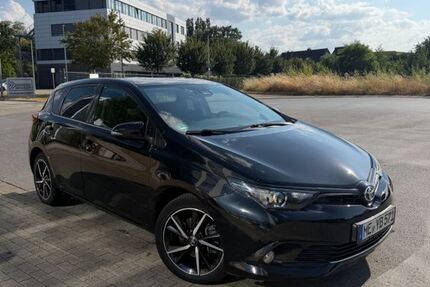 Toyota Auris 128.000 km 12.900 &euro; Monheim 40789