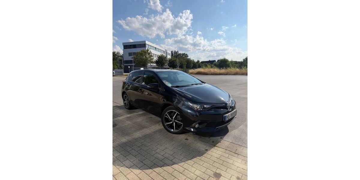 Toyota Auris 128.000 km 12.900 &euro; Monheim 40789