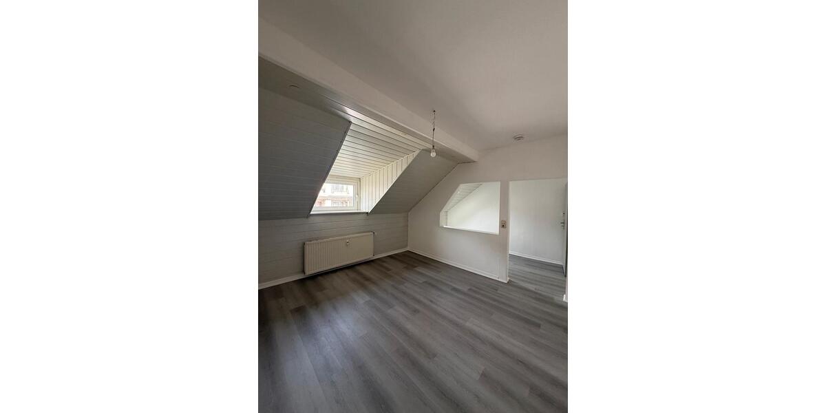 Dachgeschoßwohnung Duisburg Essenberg - 3 Zimmer, 70 m&sup2;, 490&euro; | Angebot:26598026