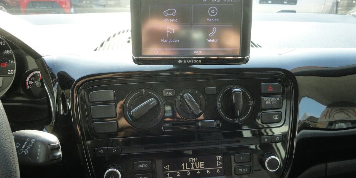 VW up! move Klima Navi PDC Alu Guter Zustand 168.000 km 3.999 &euro; Neuss 41462