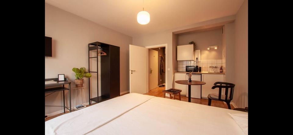 Etagenwohnung Düsseldorf Stadtbezirk 3 - 1 Zimmer, 30 m&sup2;, 1.080&euro; | Angebot:25993006