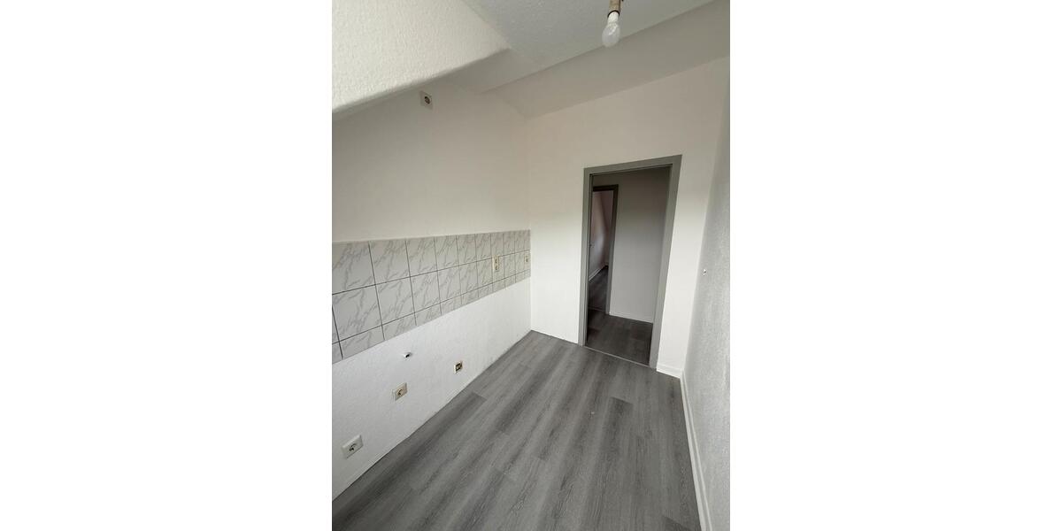 Dachgeschoßwohnung Duisburg Essenberg - 3 Zimmer, 70 m&sup2;, 490&euro; | Angebot:26598026