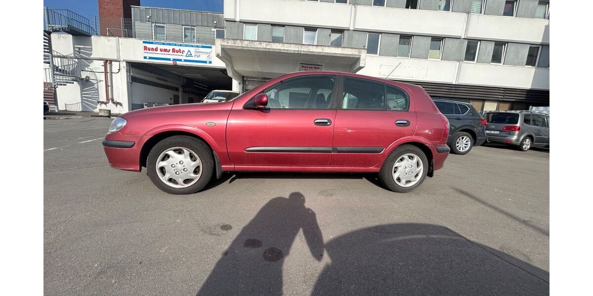Nissan Almera 38.600 km 2.599 &euro; Düsseldorf 40470