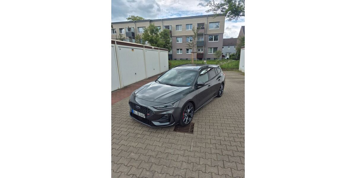 Ford Focus 15.254 km 35.490 &euro; Duisburg 47249