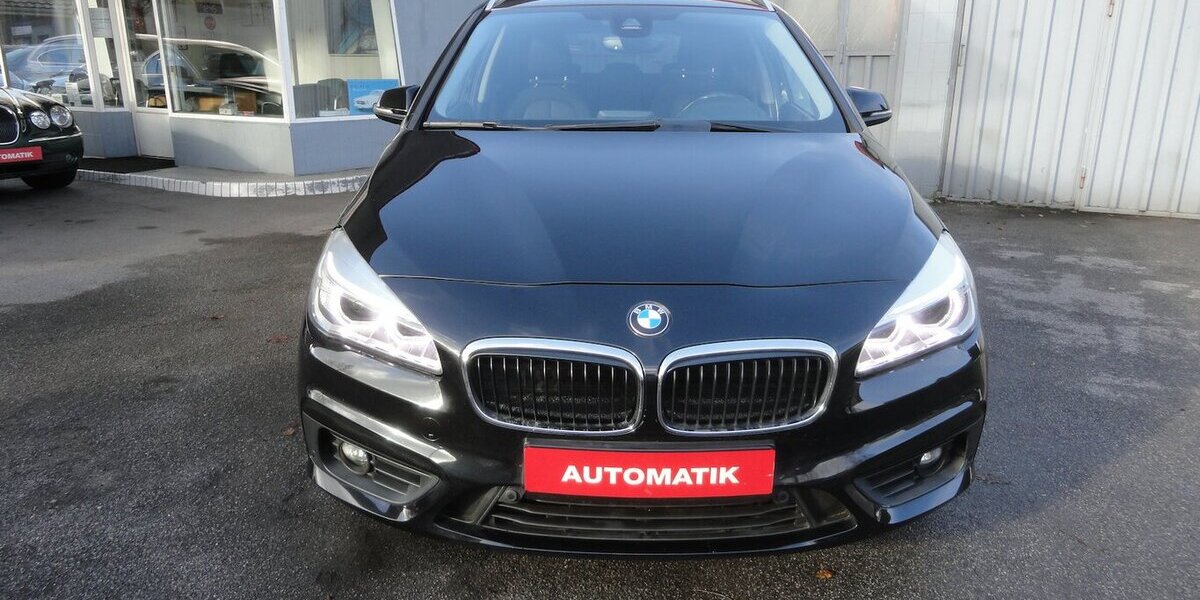 BMW 218 Active Tourer Autom Navi LED Klimatr.PDC SHZ 112.000 km 11.999 &euro; Neuss 41462