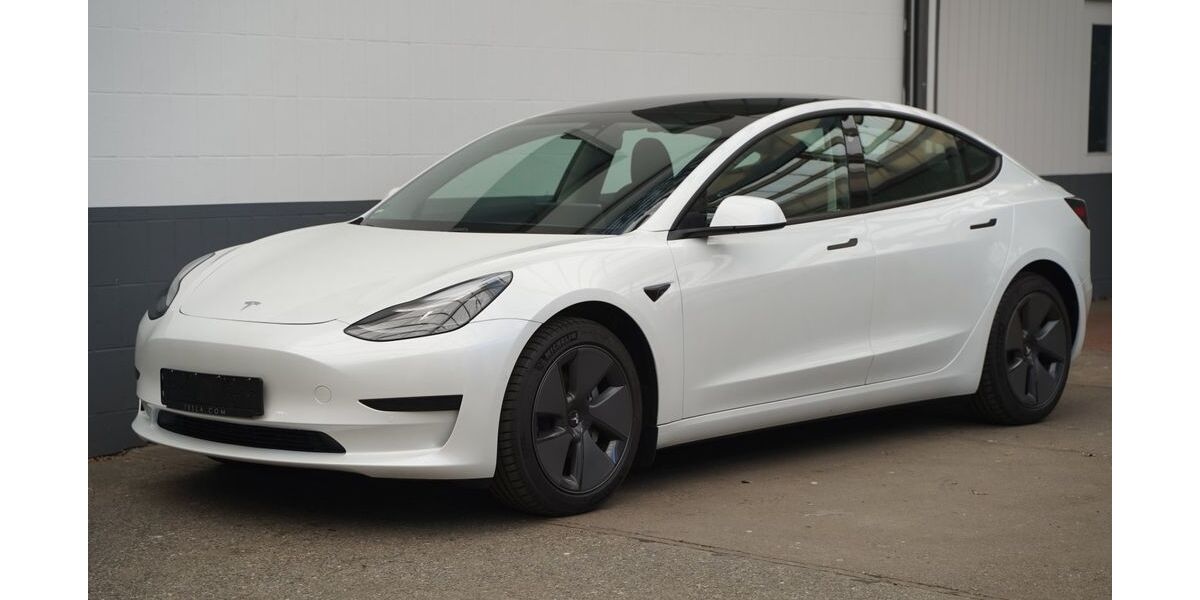 Tesla Model 3 79.987 km 23.250 &euro; Mönchengladbach 41236