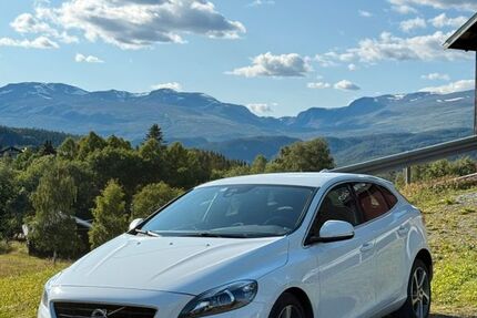 Volvo V40 101.385 km 11.300 &euro; Duisburg 47058