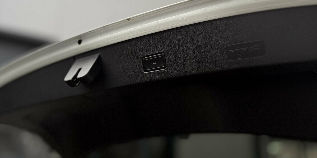 VW T-Roc R-line / Pano / 1. Hd / Kamera / AHK 93.000 km 22.890 &euro; Mönchengladbach 41066