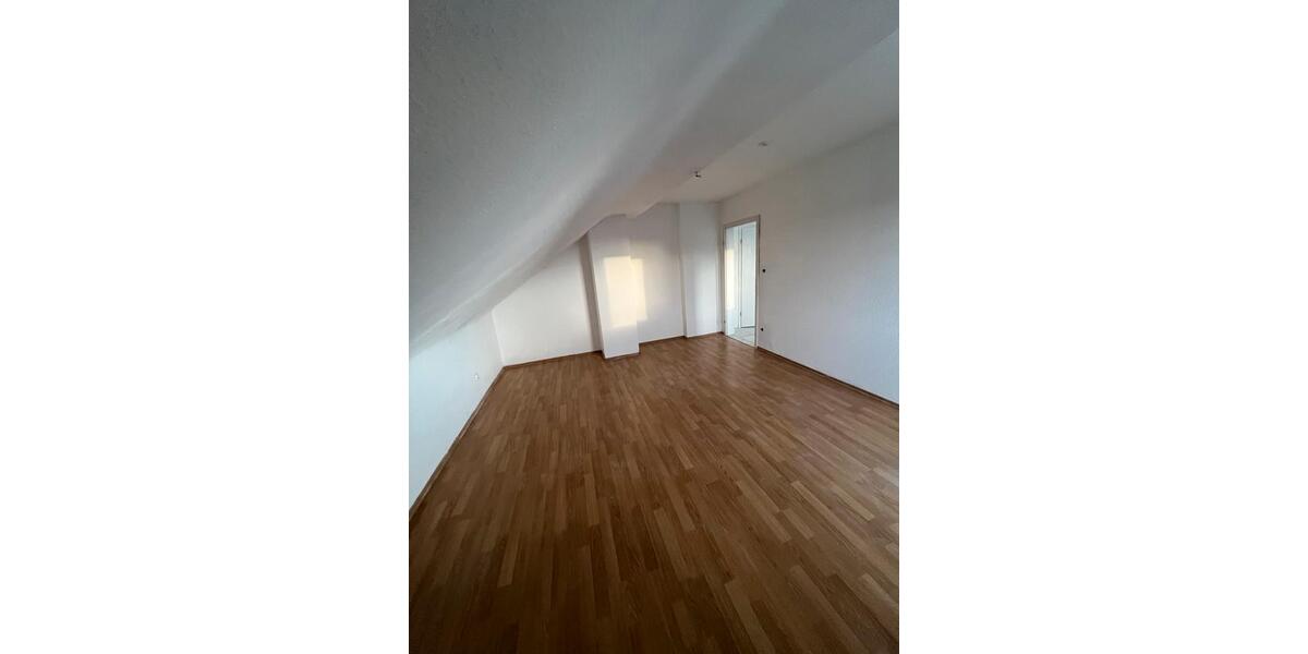 Dachgeschoßwohnung Grevenbroich - 5 Zimmer, 95 m&sup2;, 912&euro; | Angebot:25903076