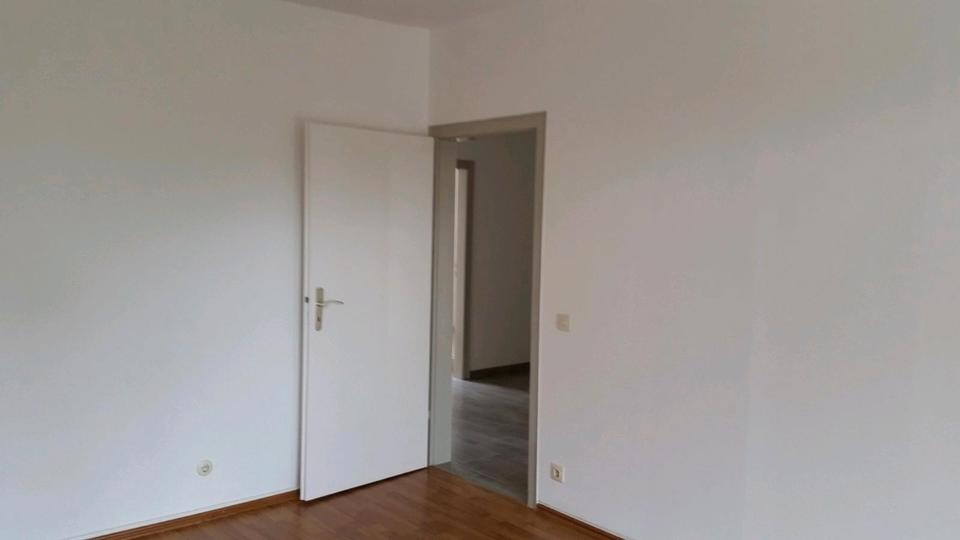 Etagenwohnung Krefeld Hülser Berg - 3 Zimmer, 87 m&sup2;, 870&euro; | Angebot:25979614