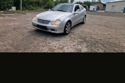 Mercedes-Benz 180 200.005 km 1.900 &euro; Friedrichstadt (Düsseldorf) 40215