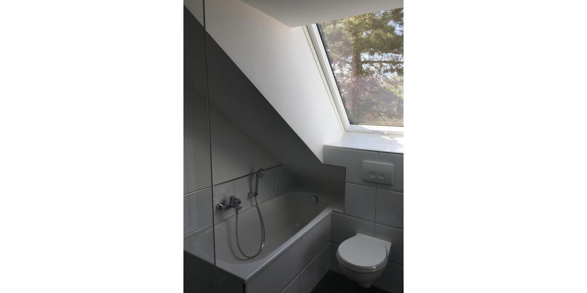 Dachgeschoßwohnung Ratingen - 4 Zimmer, 110 m&sup2;, 1.200&euro; | Angebot:25992722