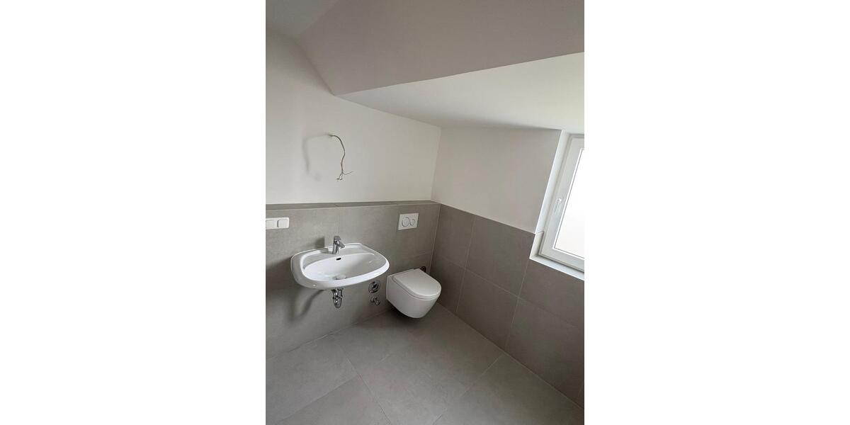 Dachgeschoßwohnung Duisburg Huckingen - 1 Zimmer, 69 m&sup2;, 980&euro; | Angebot:25995549