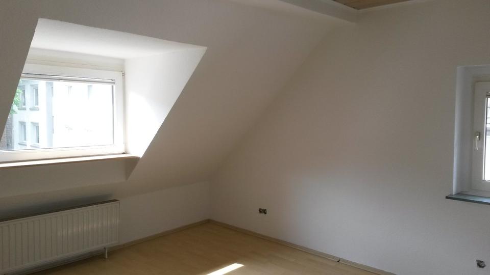 Dachgeschoßwohnung Duisburg Mittelmeiderich - 3 Zimmer, 88 m&sup2;, 650&euro; | Angebot:26638413
