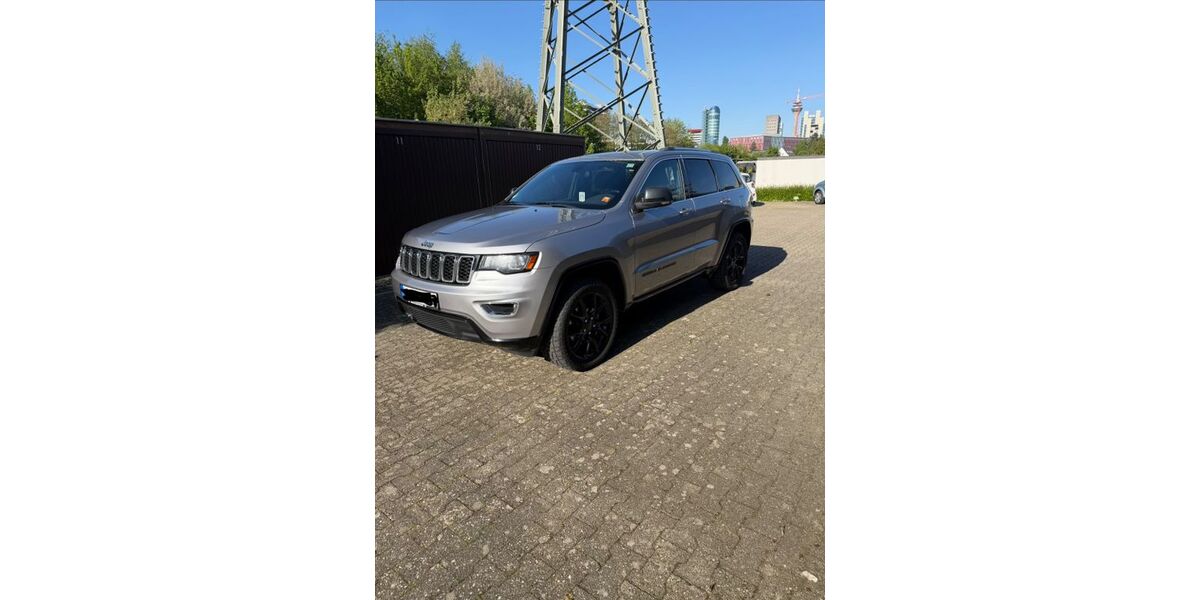 Jeep Grand Cherokee 131.000 km 21.900 &euro; Düsseldorf 40221