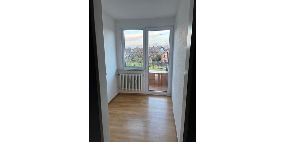 Dachgeschoßwohnung Meerbusch Kierst - 3.5 Zimmer, 85 m&sup2;, 1.067&euro; | Angebot:26413477