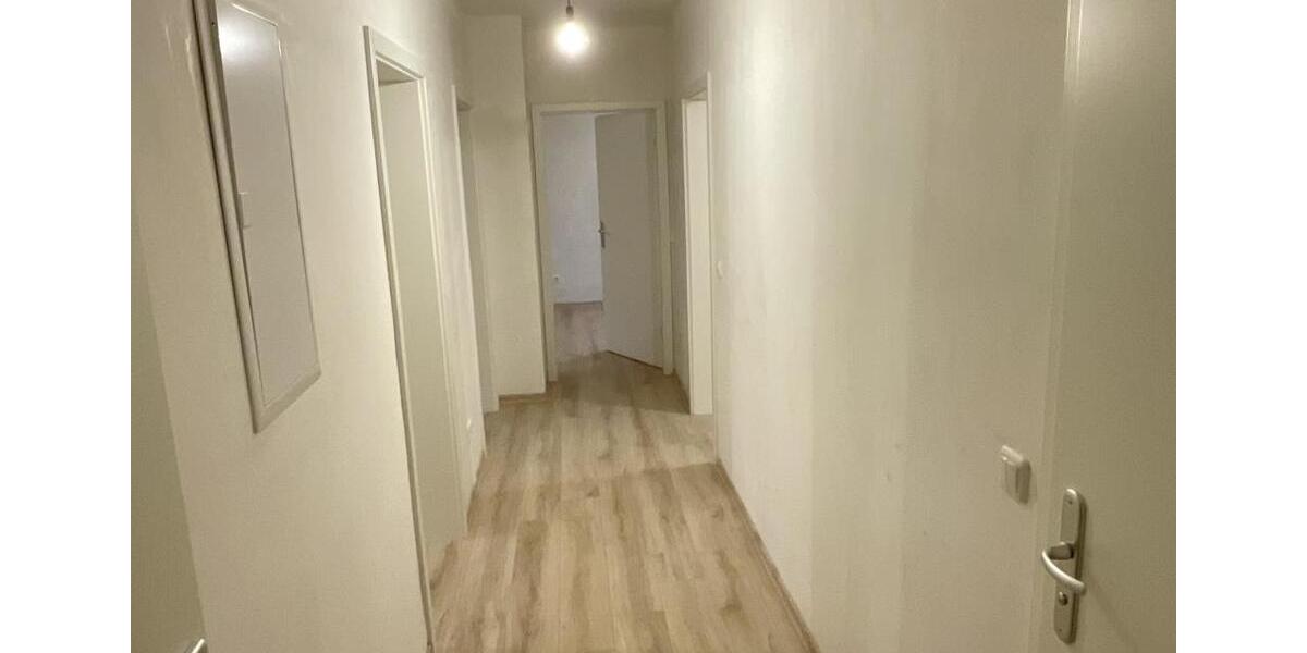 Dachgeschoßwohnung Duisburg Mittelmeiderich - 3 Zimmer, 73 m&sup2;, 619&euro; | Angebot:25722238