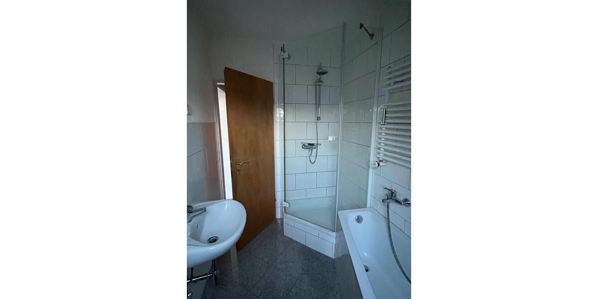 Dachgeschoßwohnung Meerbusch Kierst - 3.5 Zimmer, 85 m&sup2;, 1.067&euro; | Angebot:26413477
