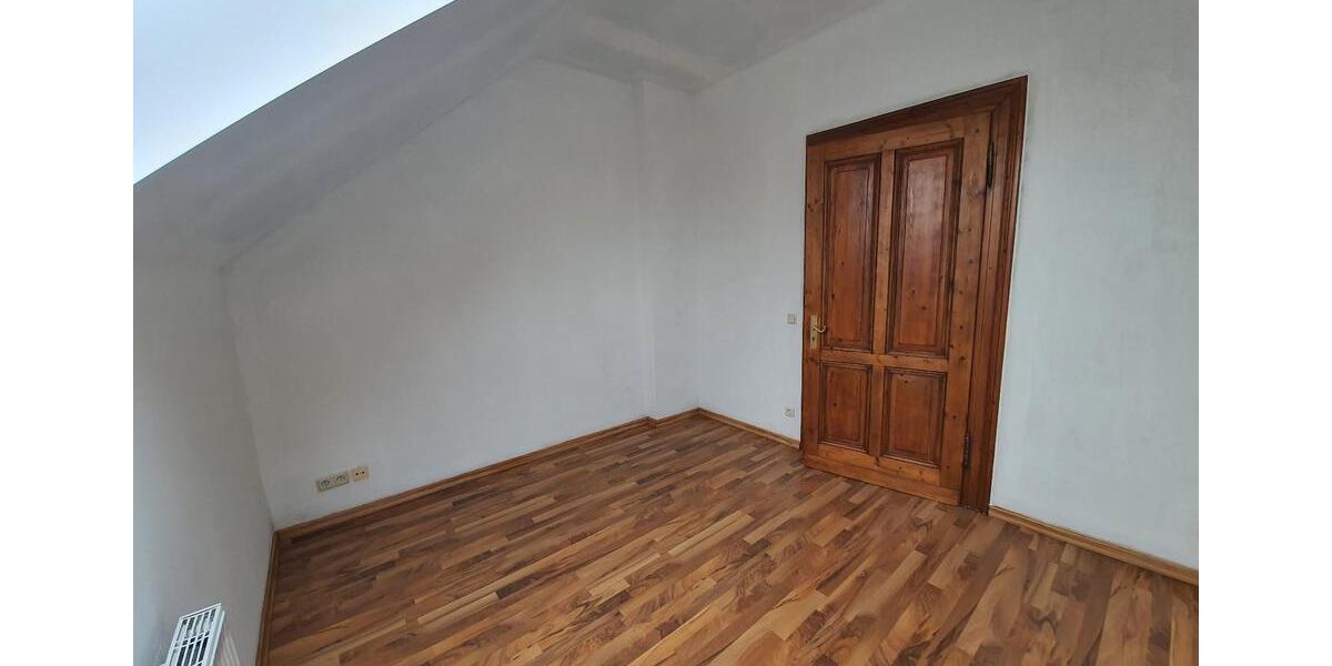 Dachgeschoßwohnung Duisburg Mittelmeiderich - 3 Zimmer, 1 m&sup2;, 700&euro; | Angebot:25844080
