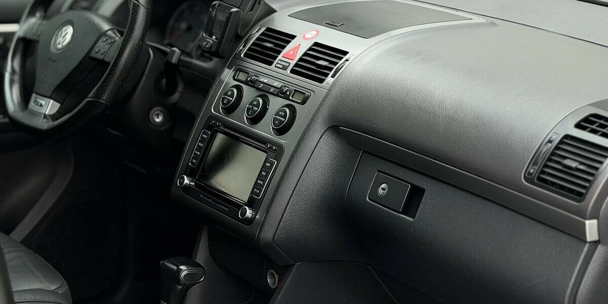 VW Touran R-Line / Leder / 7Sitze / 1.Hd / Navi 125.000 km 11.900 &euro; Mönchengladbach 41066