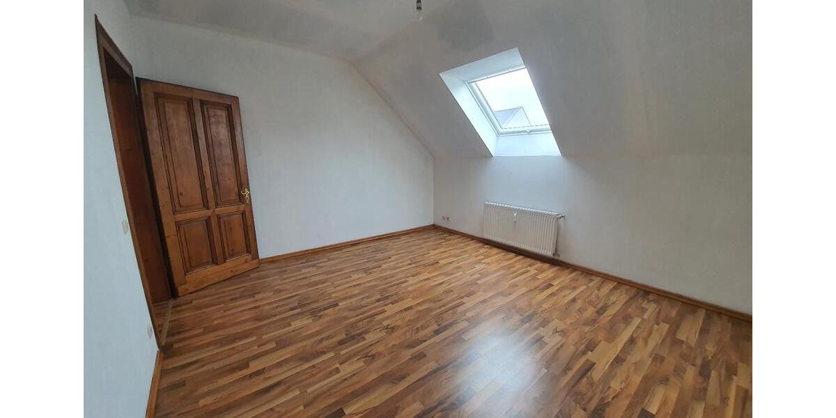 Dachgeschoßwohnung Duisburg Mittelmeiderich - 3 Zimmer, 95 m&sup2;, 700&euro; | Angebot:26614530