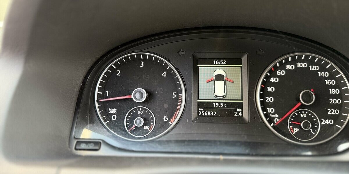 VW Touran Highline / Navi / 7 Sitze / Klima / AHK 255.000 km 7.190 &euro; Mönchengladbach 41066